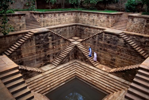 Steve McCurry; Women in stepwell; Rajasthan; 2002 